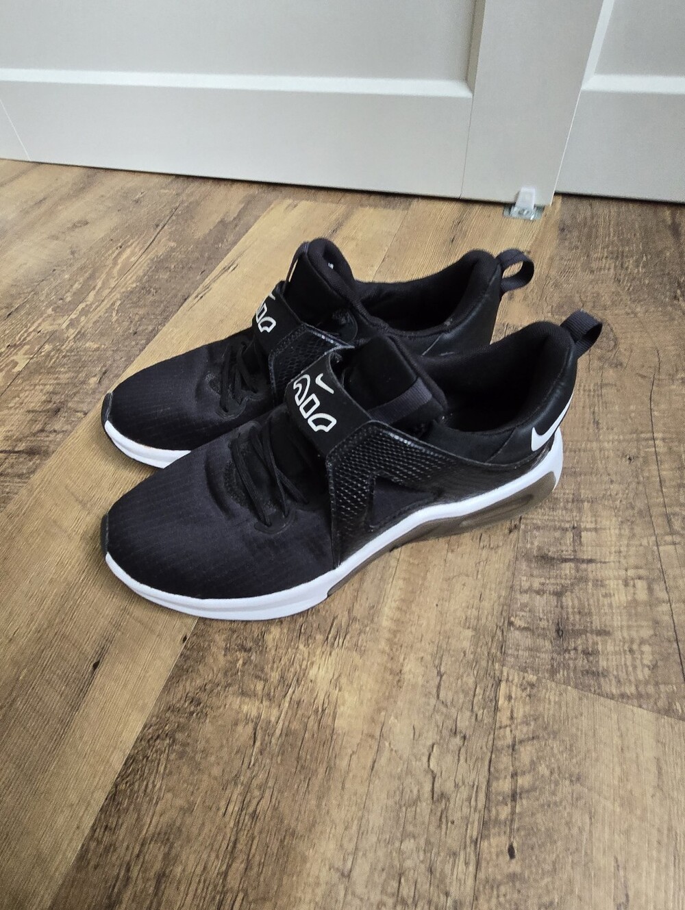 Nike Air Max Bella Tr 5 Womens Black And White Size 7 Sneakers DD9285-010